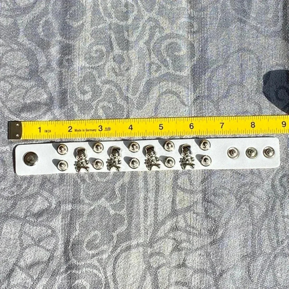 White Leather Punk Goth Rock Skull Chain Metal Stud Snap Chain Cuff Bracelet - Picture 3 of 4